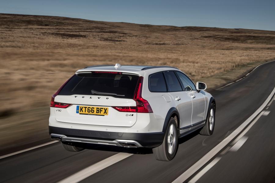  Volvo V90 D4 Cross Country 2017 года  (UK) (фото 16 из 40)